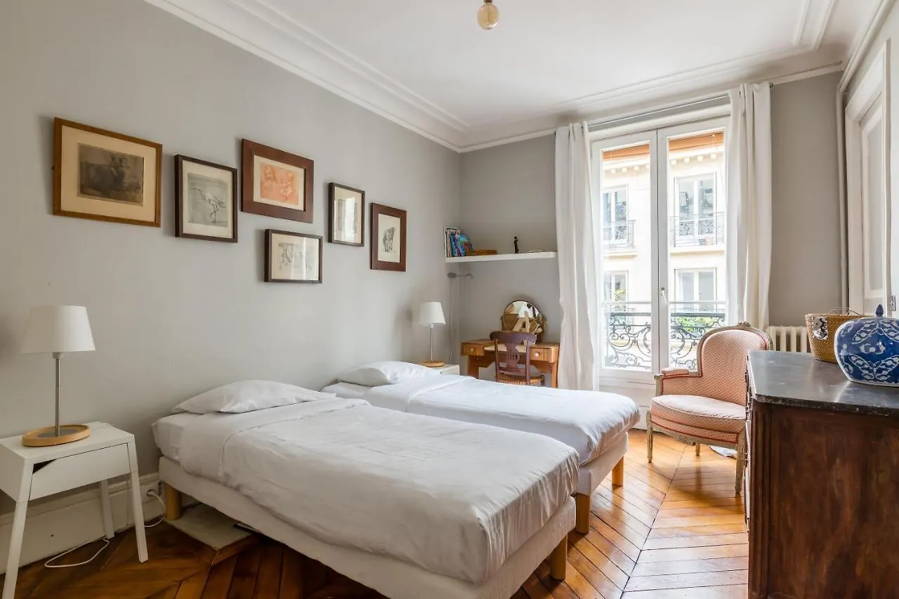 파리 Veeve - Muted Beauty In Batignolles 아파트